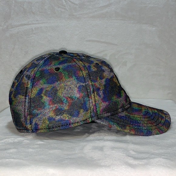 Converse Tipoff Iridescent Camo Print SnapBack RARE!!! - Picture 2 of 5